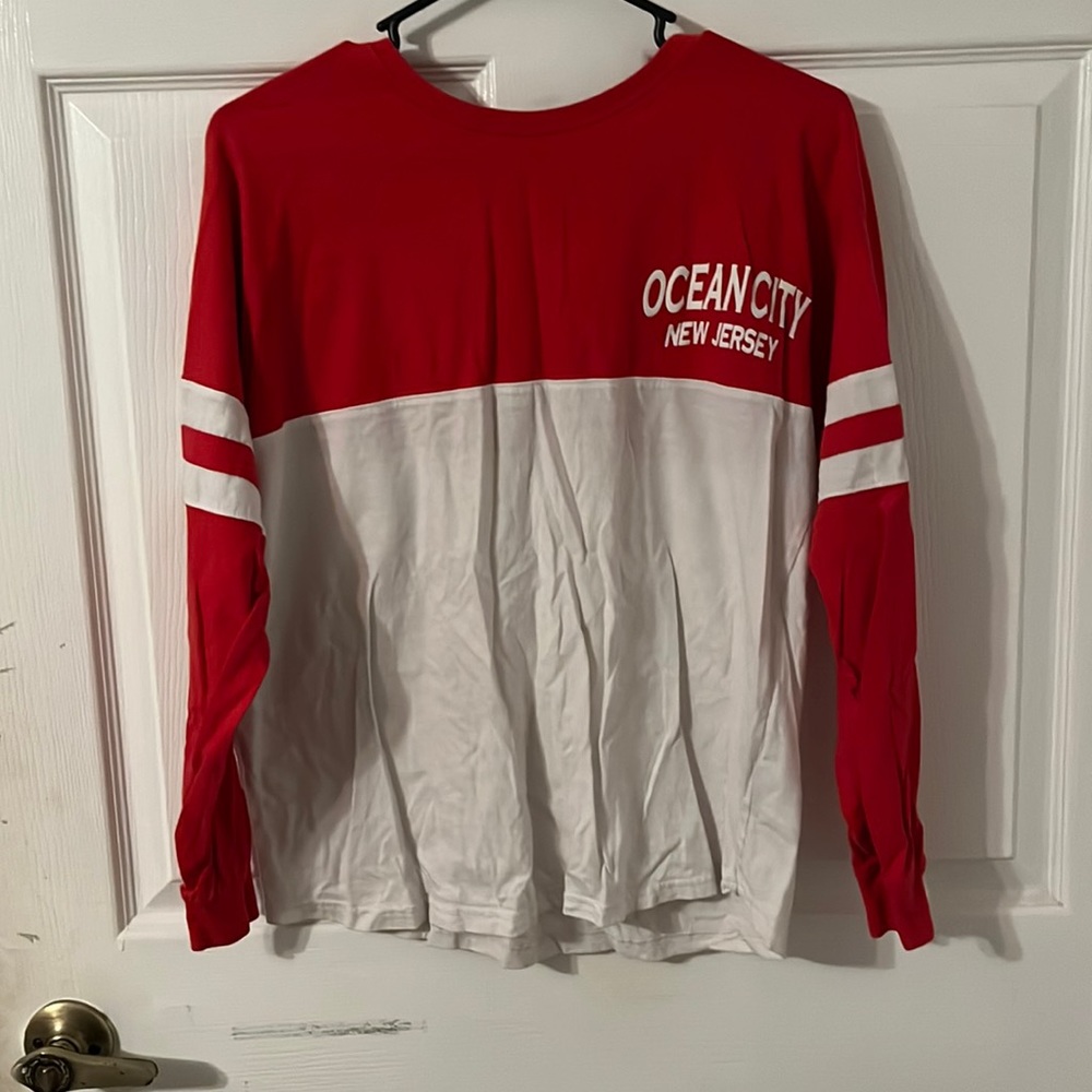Red and white ocean city long sleeve t shirt size medium